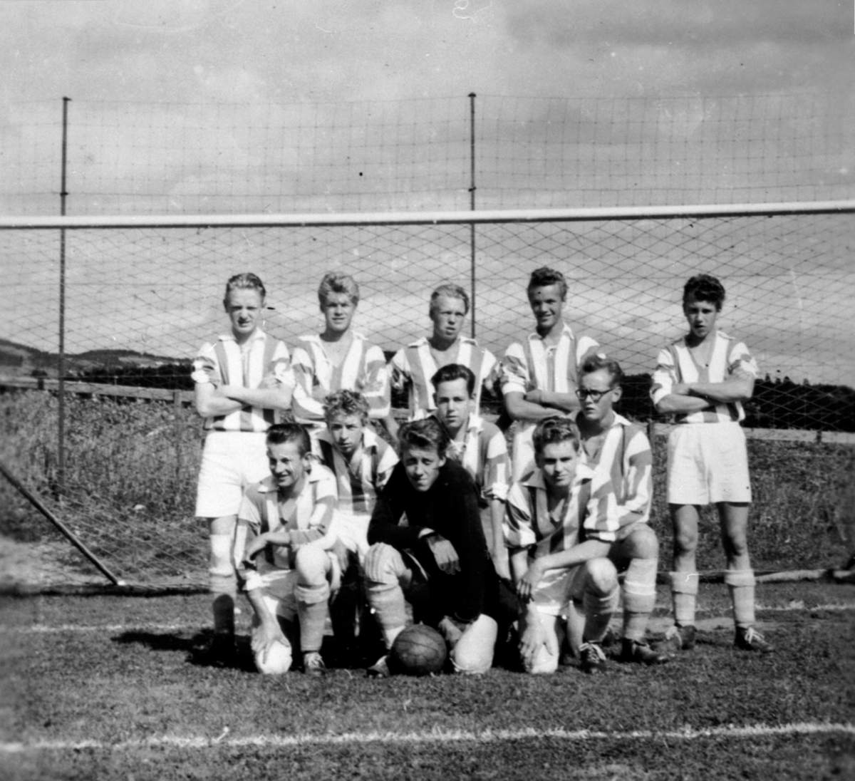Anno Domkirkeodden, Fotballag, Moelven Idrettslag, junoirlaget 1954. Jan Magne Larsen, Arve Eng, Jan Larsen, Bjørn Gunnar Berntsen, John Øen, Lars Evensen, Asbjørn Olsen, Lars Glestad, Svein Olav SImensen, Jan Knutsen, Arne Pettersen.