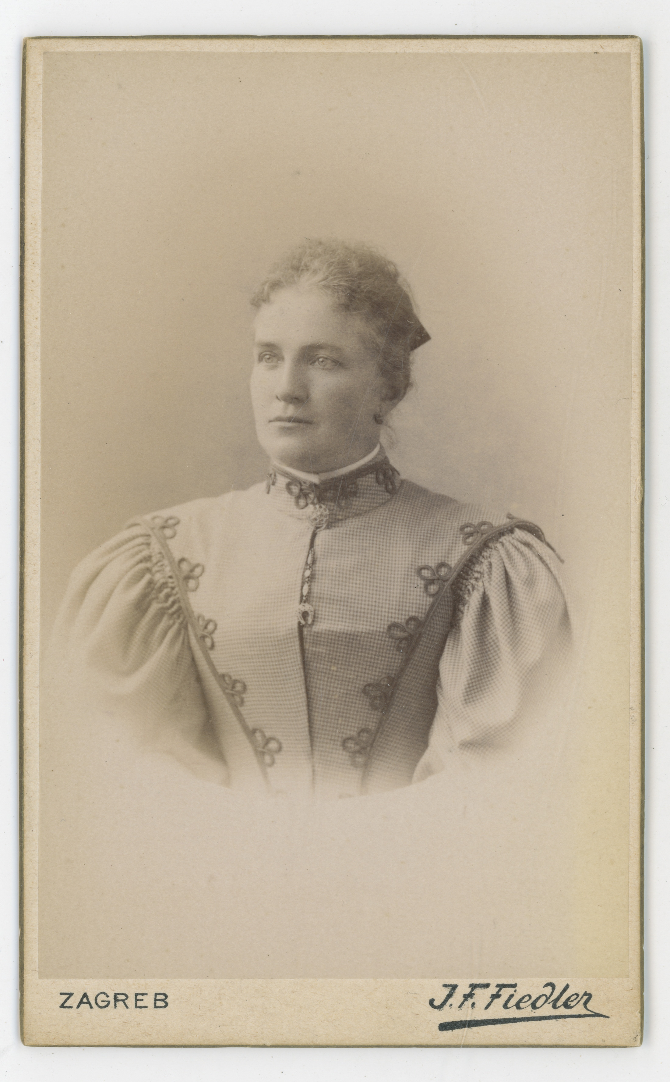 Julio F. Fiedler, Portret gospođe