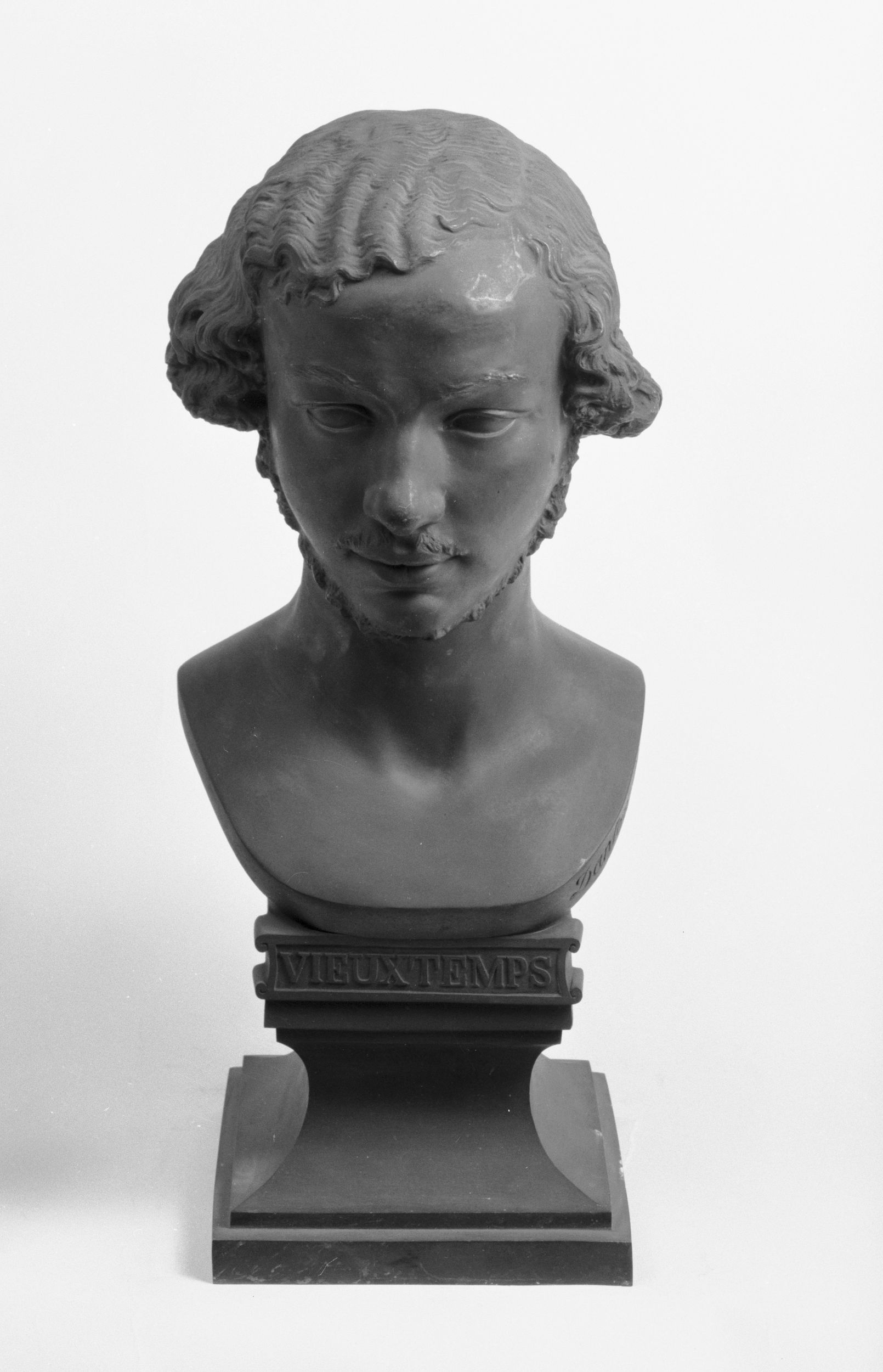 Jean Pierre Dantan, Portrait sérieux d'Henri-François-Joseph Vieuxtemps (1820-1881), violoniste belge.