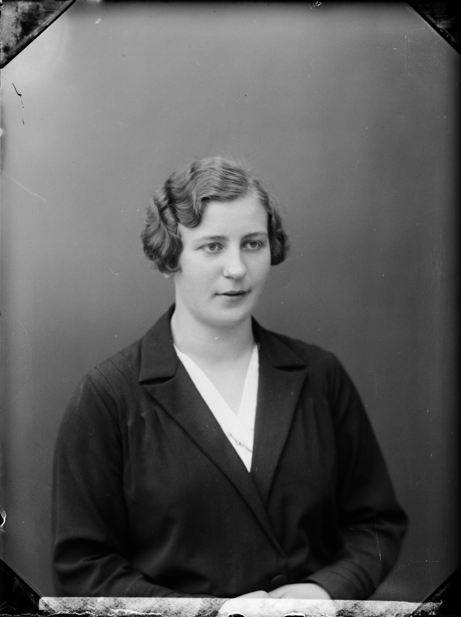 Skötsner-Edhlund, Ateljéporträtt - Irma Jansson, Östhammar, Uppland