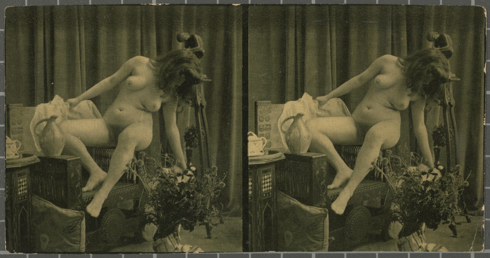 Desconegut, [Female children]