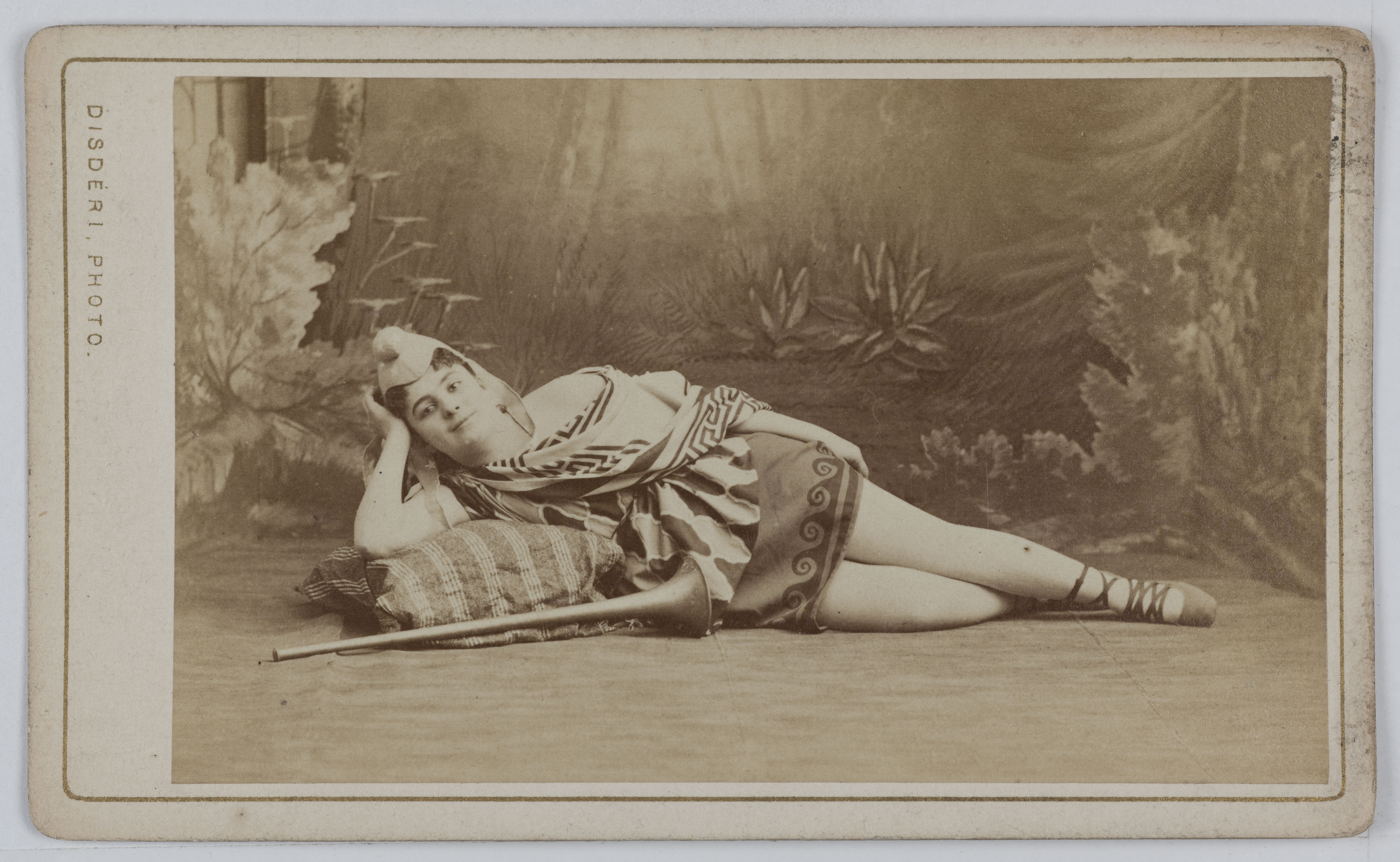 André-Adolphe-Eugène Disdéri, Portrait d'Augustine-Alexandrine Toulet (1849-1931), dite Alice Regnault, actrice de théâtre entre 1869 et 1880.