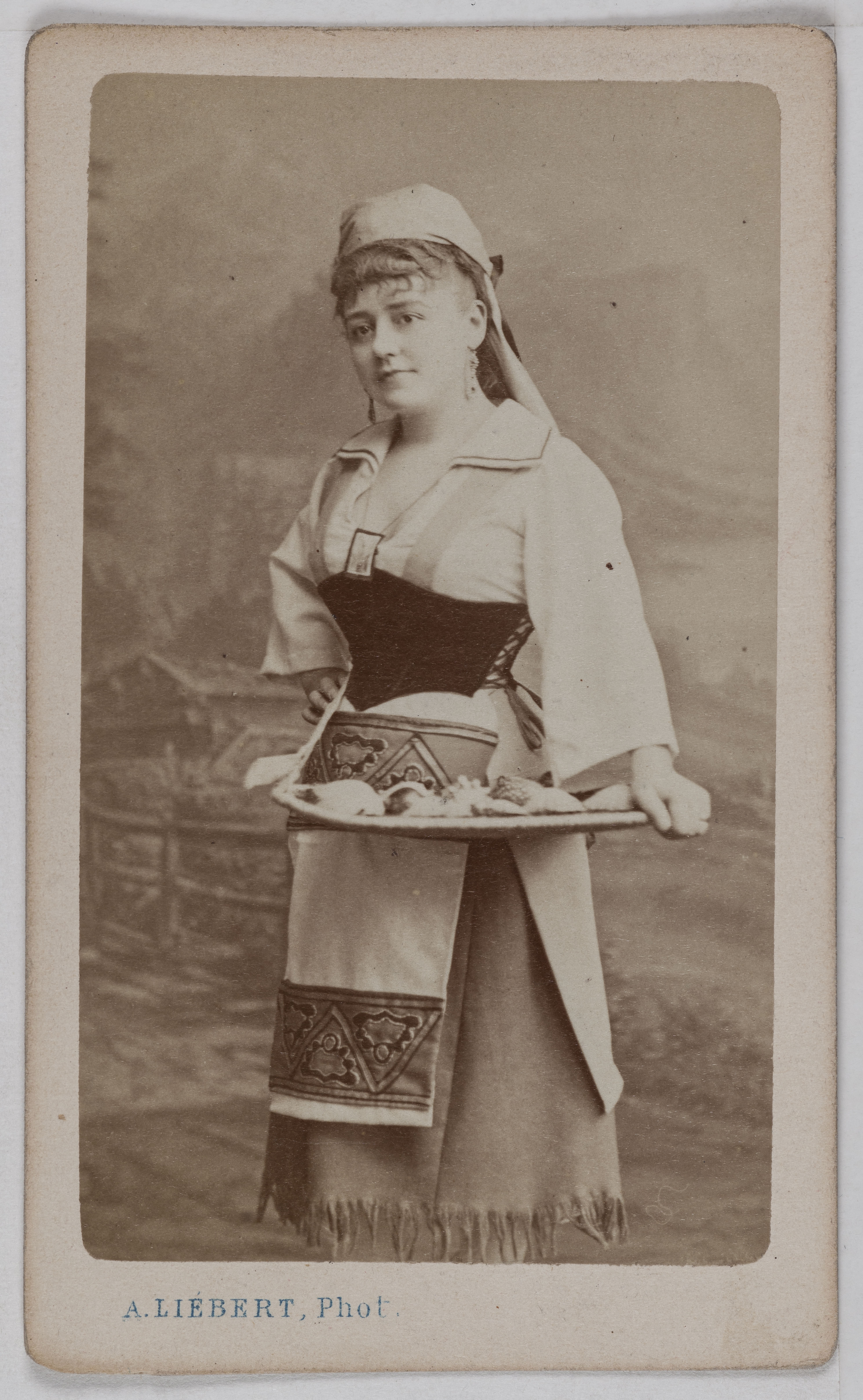 Alphonse Liébert, Portrait de Marié Paola, (1851-), (sœur de Galli et d'Irma Marié), (actrice)