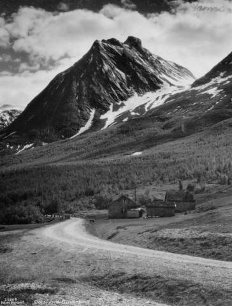 Anders Beer Wilse, Fjell. Store Russetind i Balsfjord, 1928.