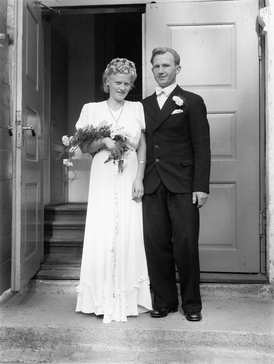 Håkon Prestkværn, Brudepar, Aaseth, oktober 1947.