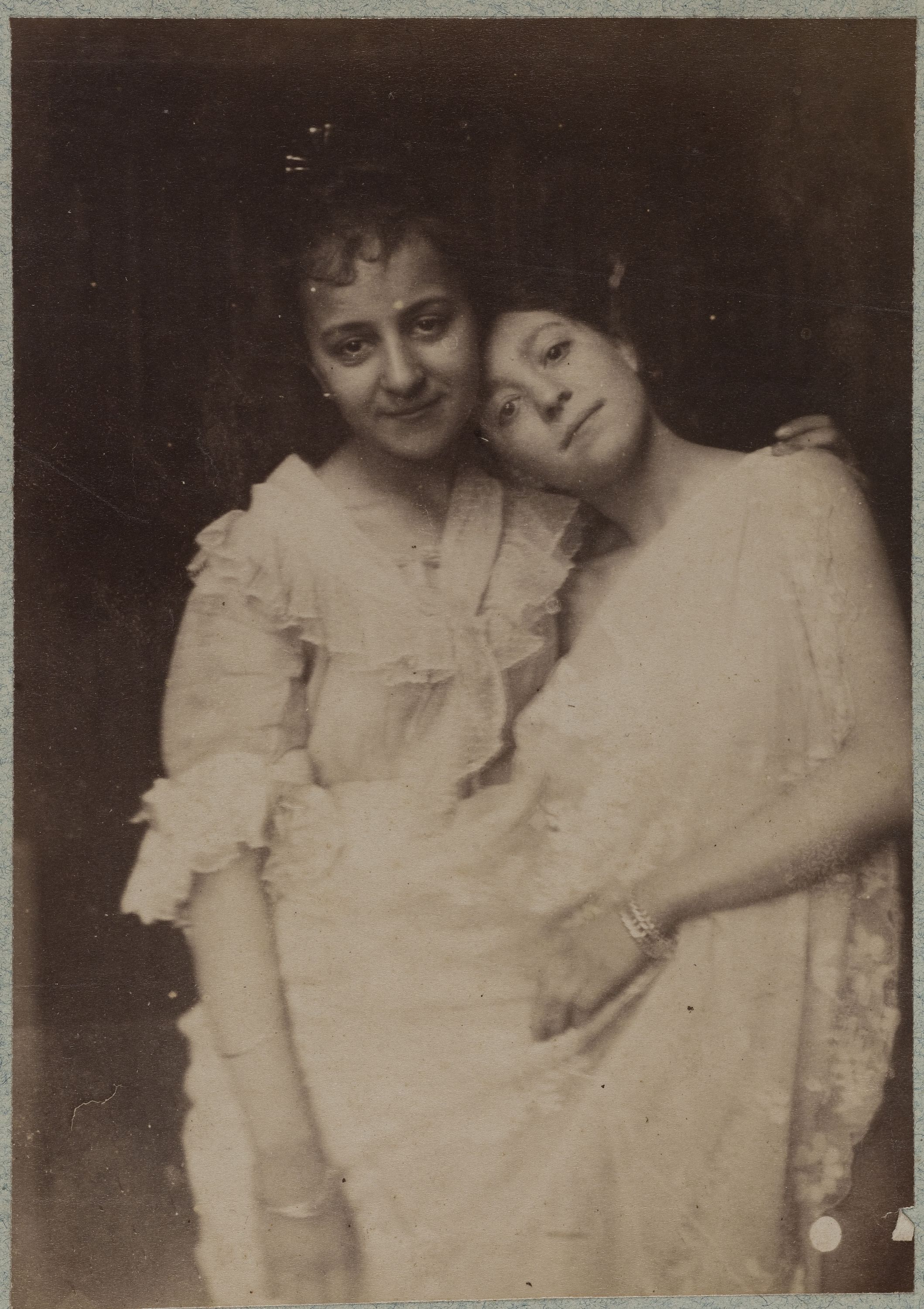 Anonyme, Portrait de deux jeunes femmes non identifiées