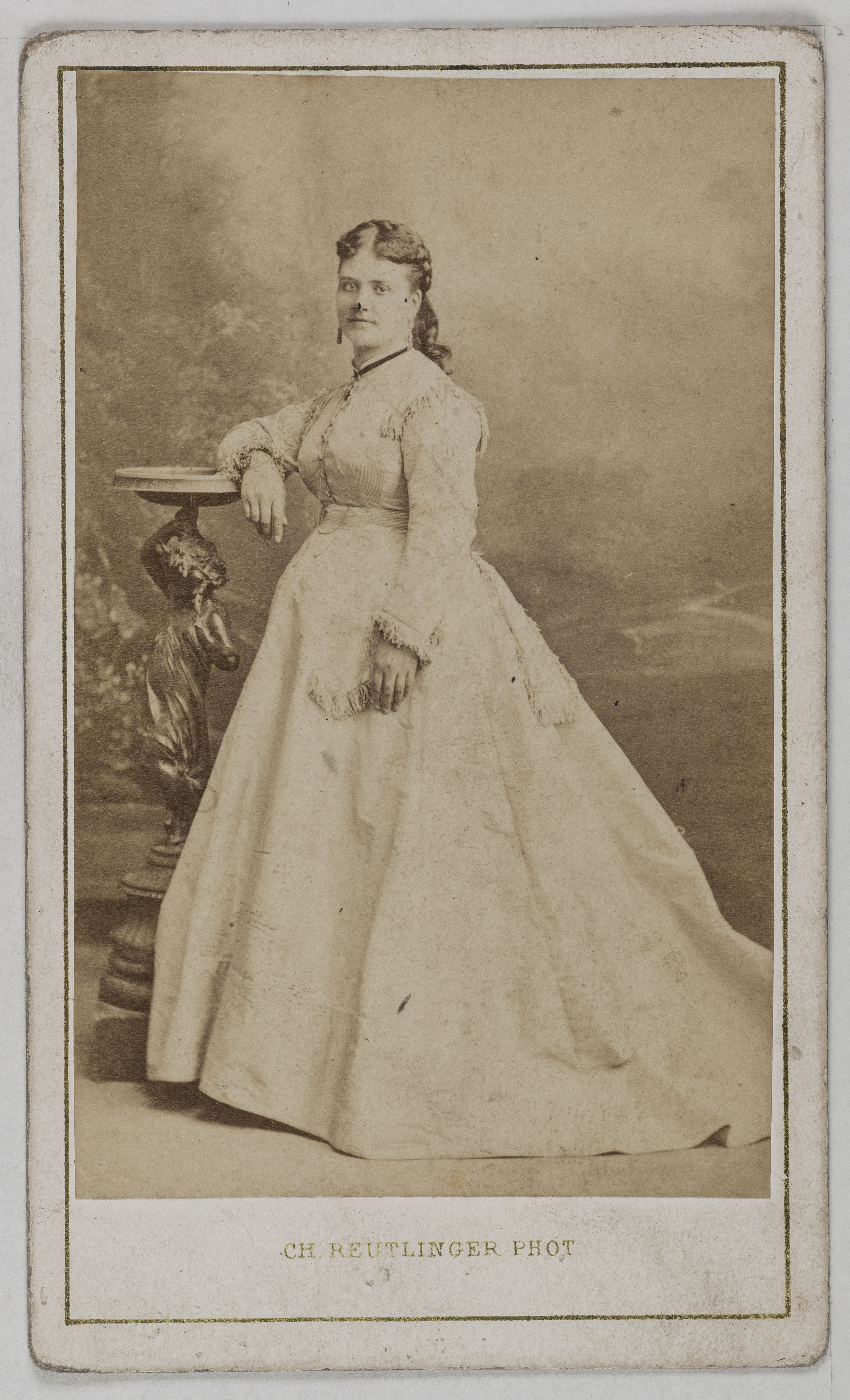 Charles Reutlinger, Portrait de Julia (actrice au théâtre du Châtelet et aux Folies dramatiques)