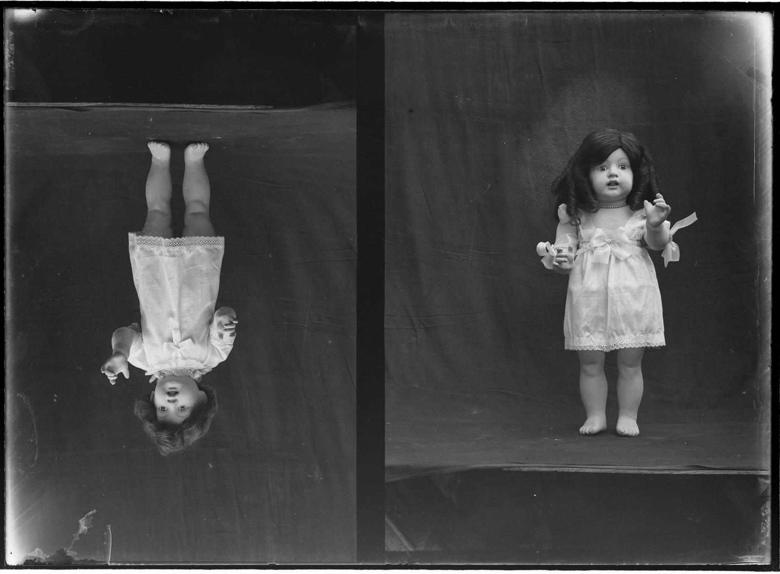 Desconegut, [Dolls]