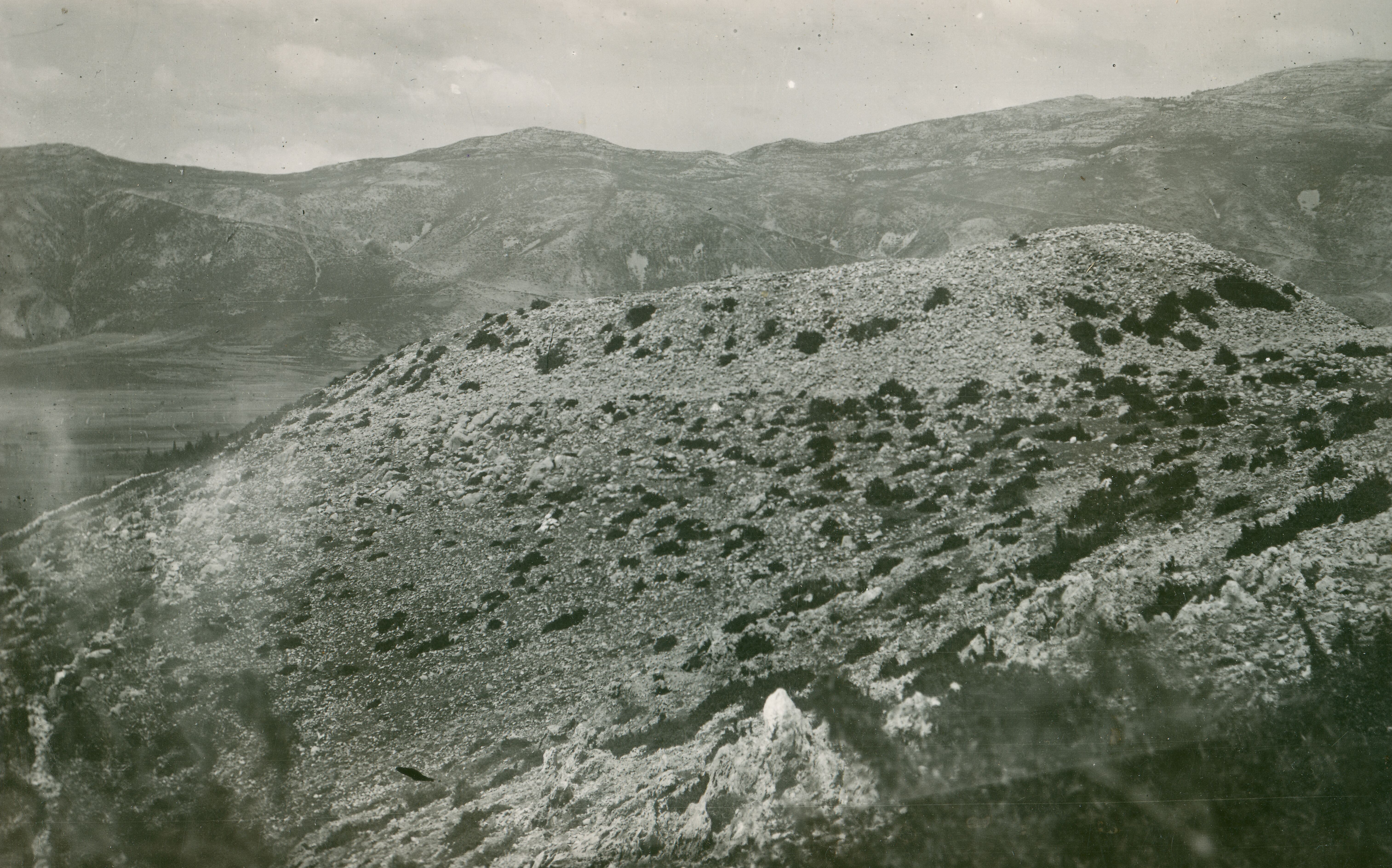Većeslav Henneberg, Plavno - Prethistorijska gradina, opća situacija u krajoliku