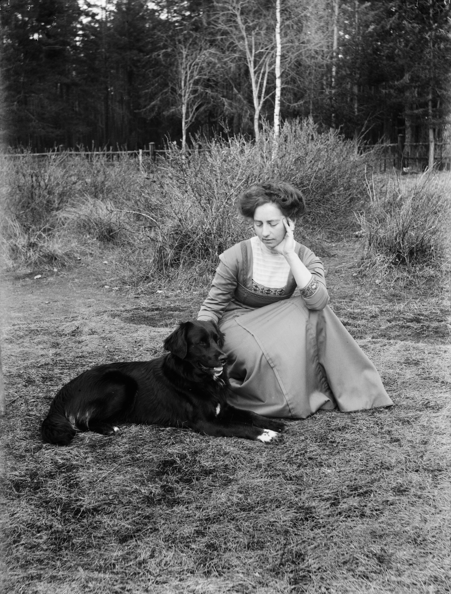 St Joseph, Kvinna med hund