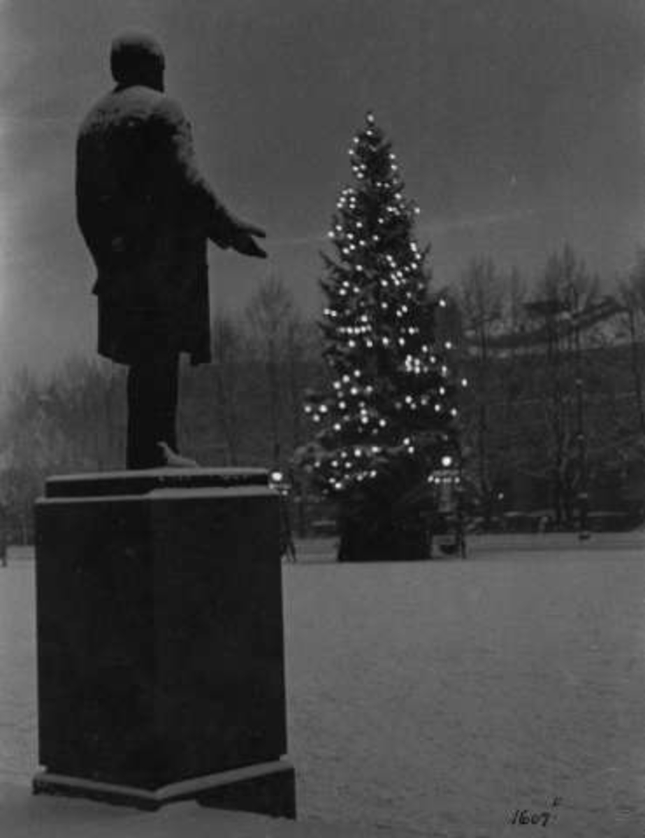 Anders Beer Wilse, Universitetsplassen, Oslo, vinteren, 1935.