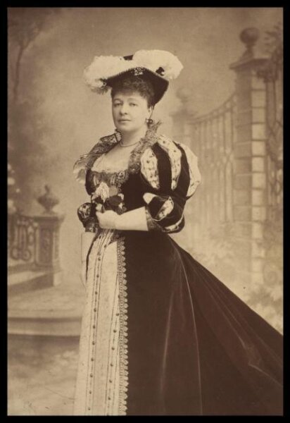 London Stereoscopic and Photographic Company, Guy Little Theatrical Photograph