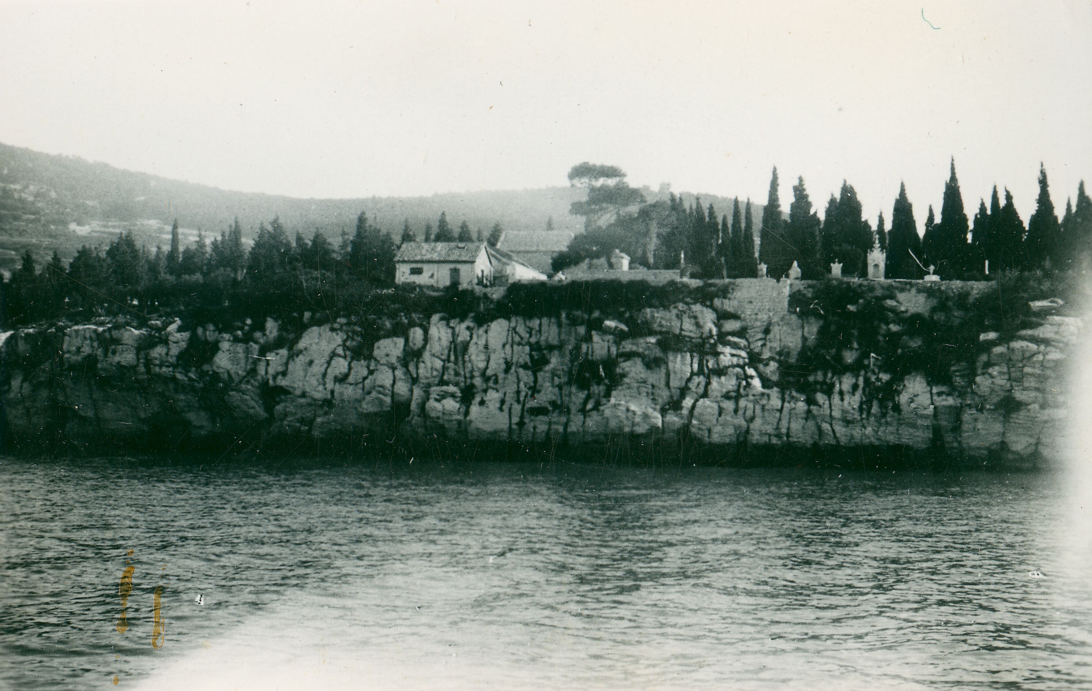 Većeslav Henneberg, Split - Groblje Sustipan