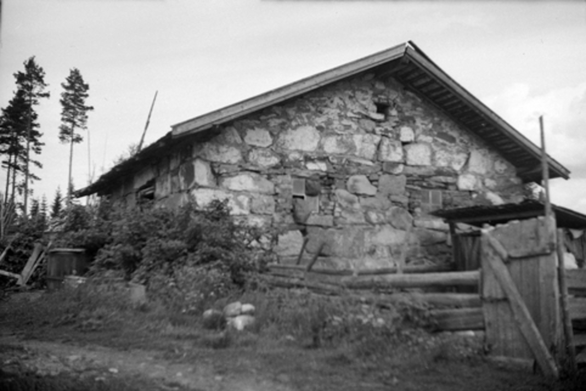 Toralv Bleken-Nilssen, OPSALHOLEN, STEINFJØS, VALLSET i Stange, OPSALEIE. FOTO: TORALV BLEKEN NILSSEN, 1950.