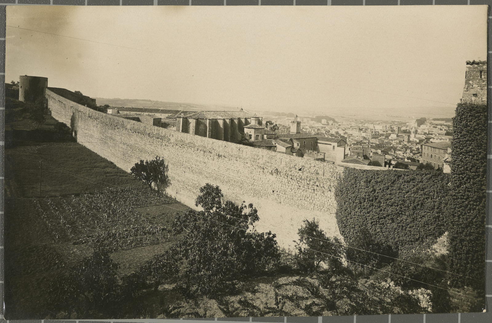 Desconegut, Antiguas murallas