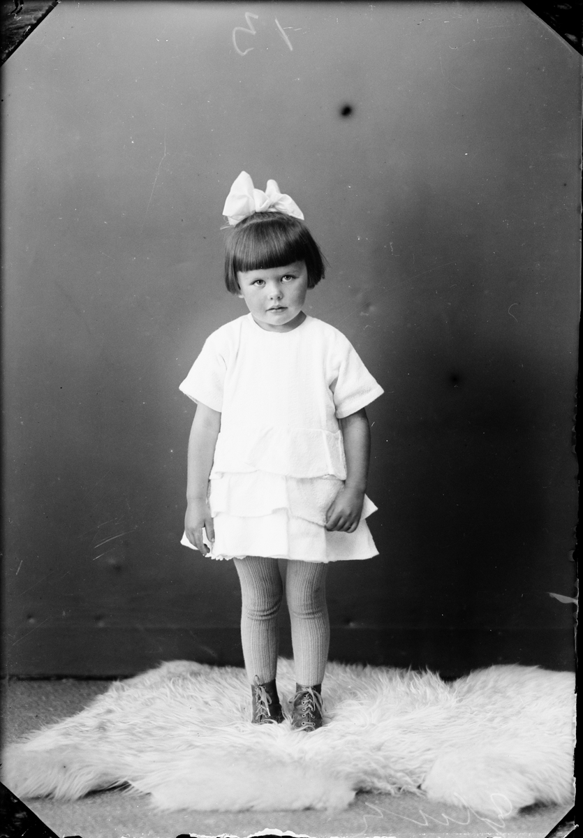 Skötsner-Edhlund, Ateljé Portrait - Ruth Jacobsson, Uppland