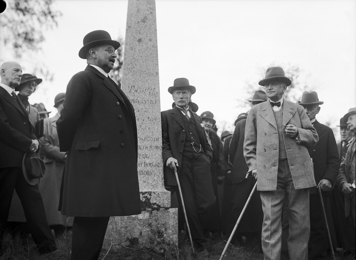 Paul Sandberg, Landshövding Nils Edéns berättar om "Bellarius sorgliga historia" i Forsmarks herrgårdspark under Upplands fornminnesförenings höstutflykt