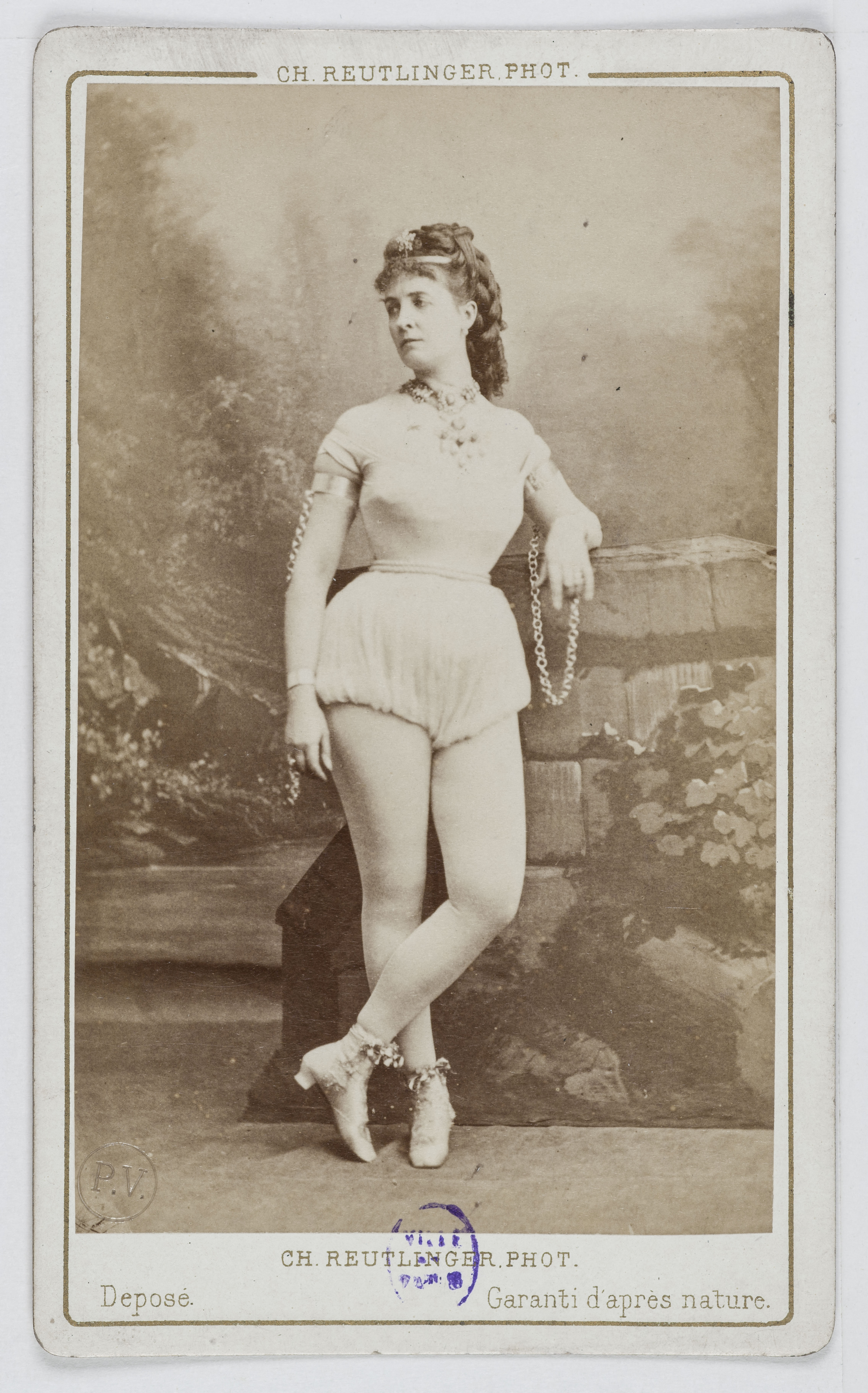 Charles Reutlinger, Portrait de Mademoiselle de Sienne, actrice au Théâtre de Cluny en 1867 et au Théâtre de la Gaîté.