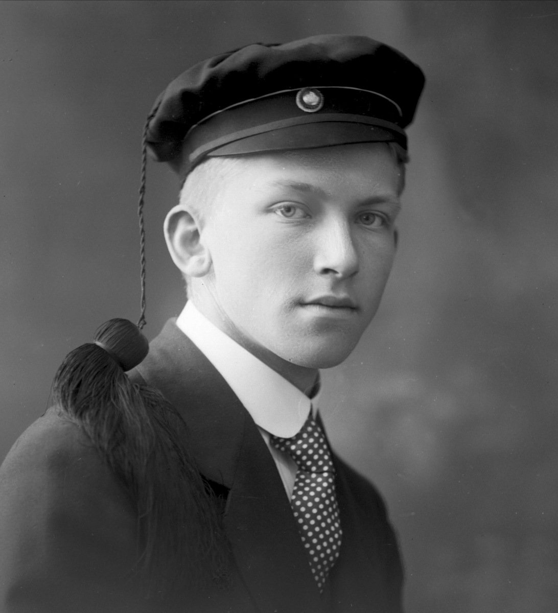 Gustav Borgen, Portrett, mann med studentlue, student Karsten Andersen.