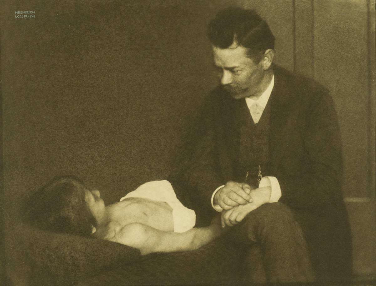 Heinrich Kühn, Krankenbesuch, Arzt mit Kind