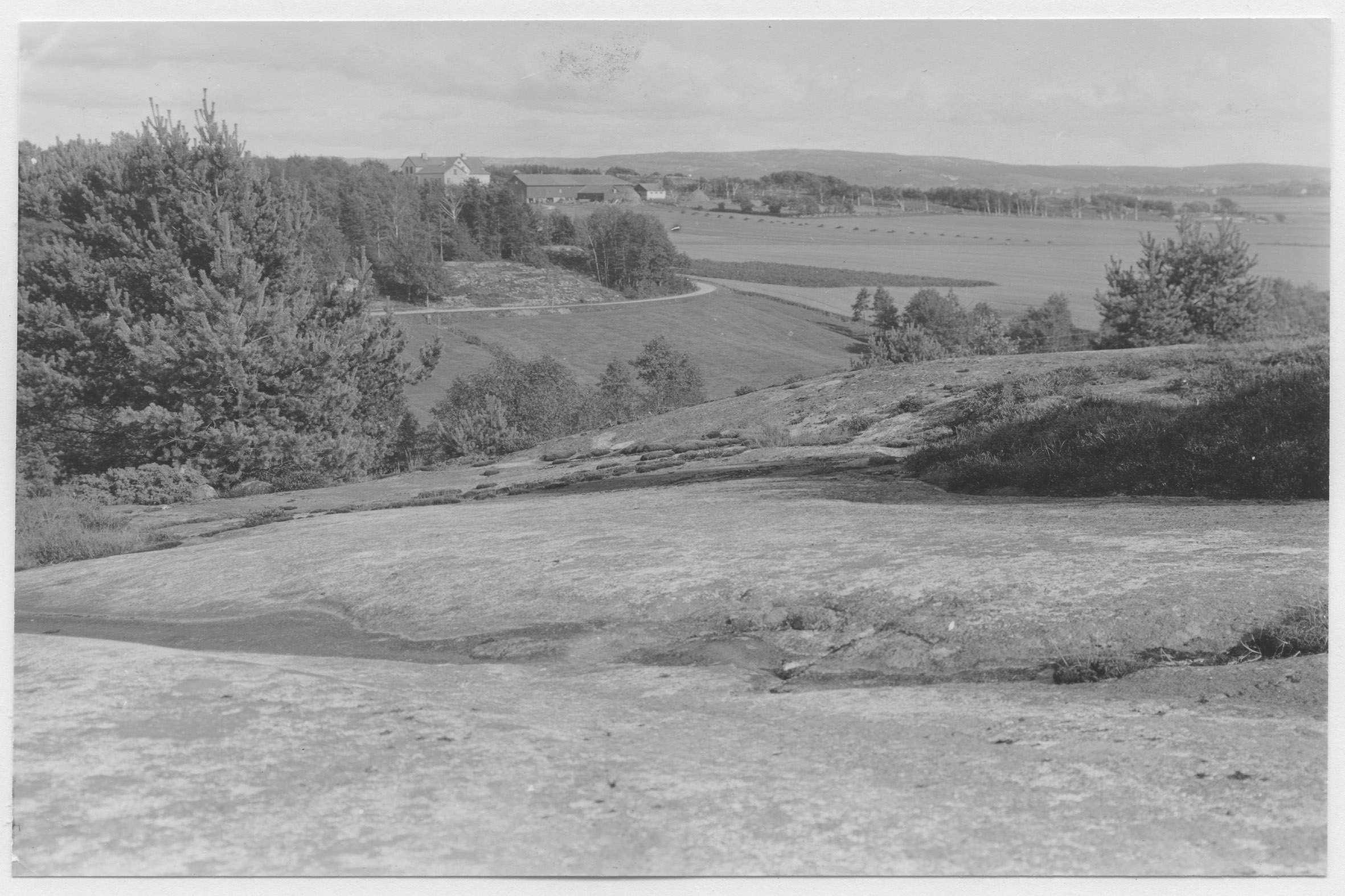 Mårten Sjöbeck, Terrängen söder om Tanums kyrka