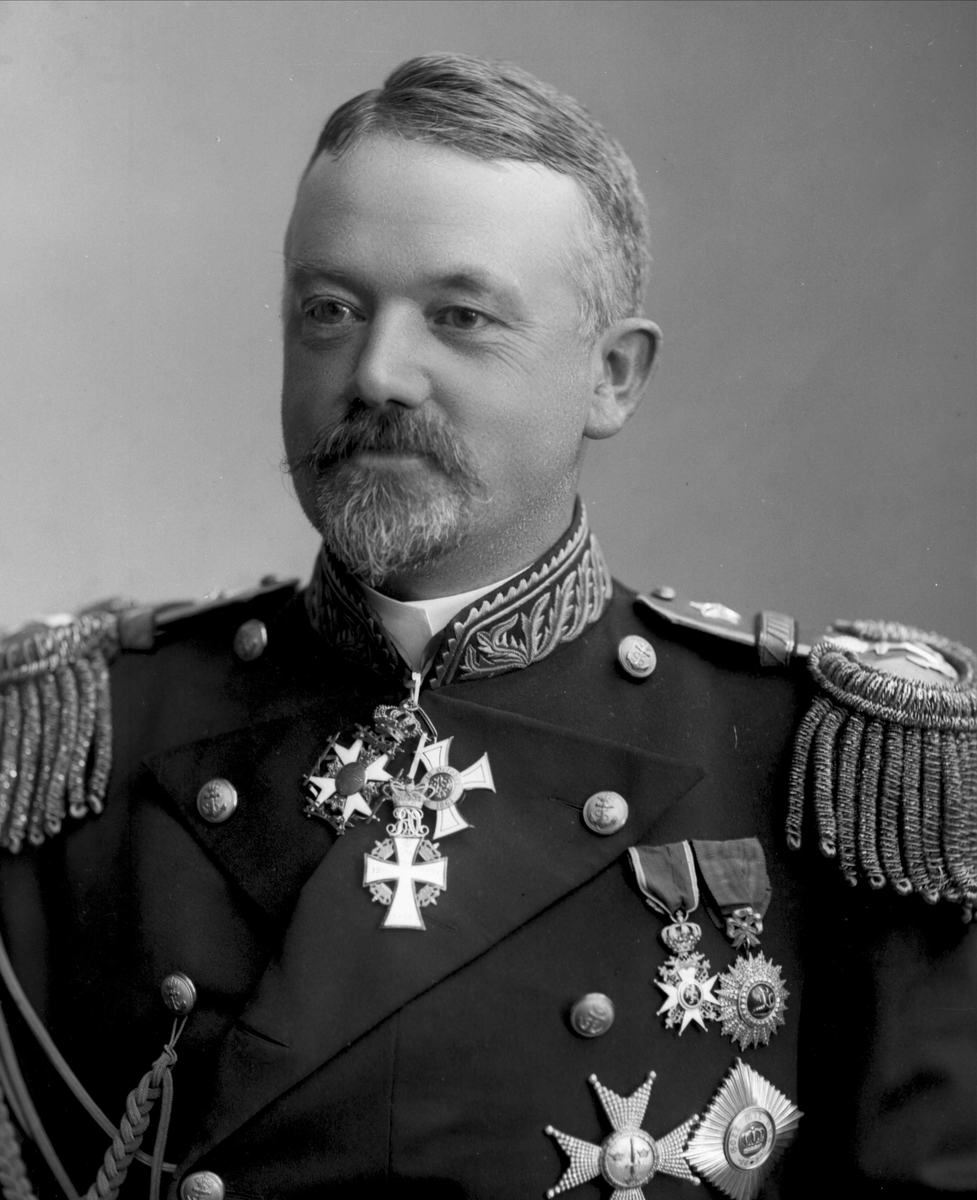 Gustav Borgen, Portrett, admiral Børresen i uniform.