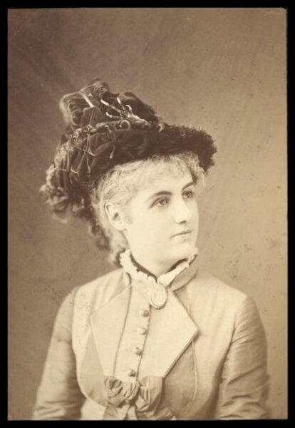 London Stereoscopic and Photographic Company, Guy Little Theatrical Photograph