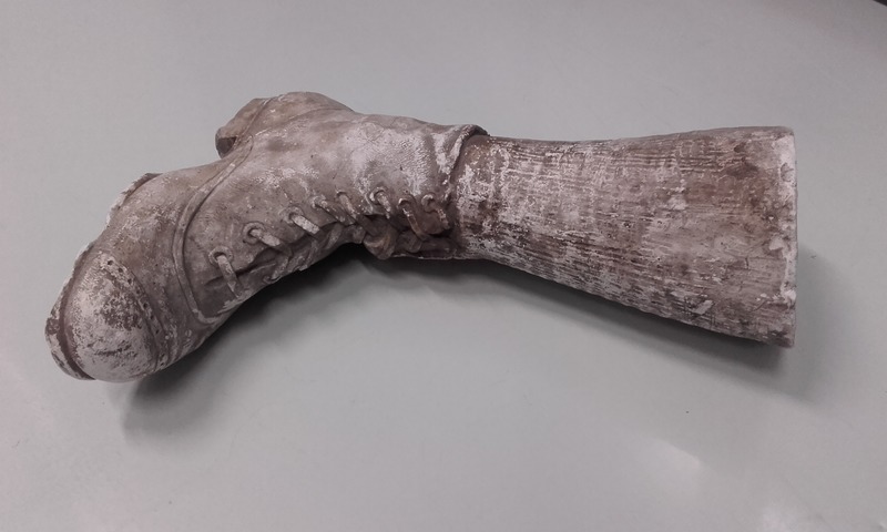 Amandus (autor) Adamson, A fragment of a plaster mould for the sculpture of the War of Independence memorial, a woman’s boot foot