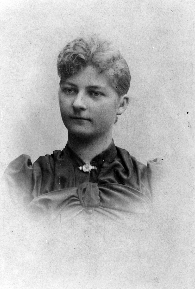 Anno Domkirkeodden, Thea Hjelt (F 1876) drev Breidablikk hotell i Etnedal sammen med sin mann. Hjelt, Nes, Hedmark.