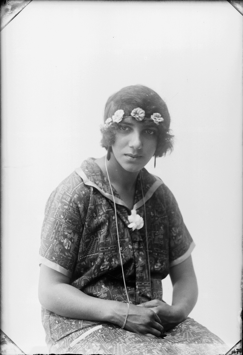 Skötsner-Edhlund, Olga Pedermickall från Hallstavik, Uppland 1925