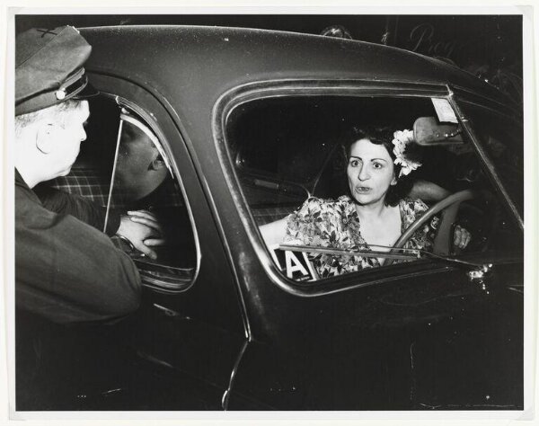 weegee, Police officer talking to Dorothy Reportella after she crashed into a truck, New York, September 7, 1944