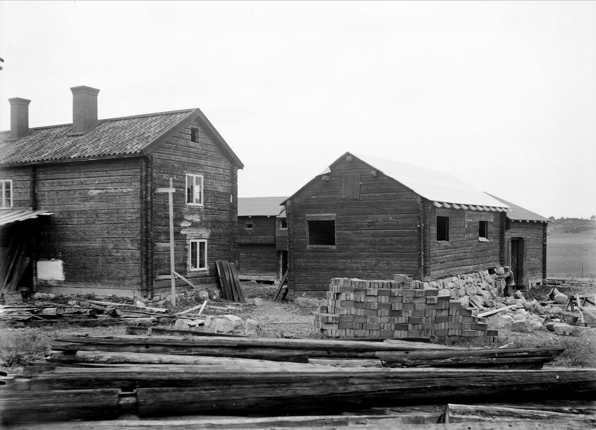 Paul Sandberg, Byggnader på Gränbygården, friluftsmuseet Disagården, Gamla Uppsala, under återuppförande år 1930