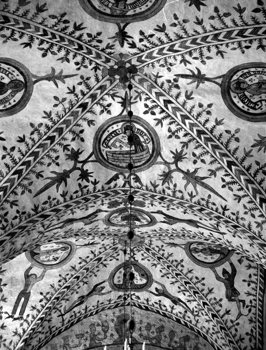 Unknown artist, Gökhems kyrka. Medeltidsmålning i taket från 1400-talet. Valven utsmyckade med blommotiv och bibliska scener.