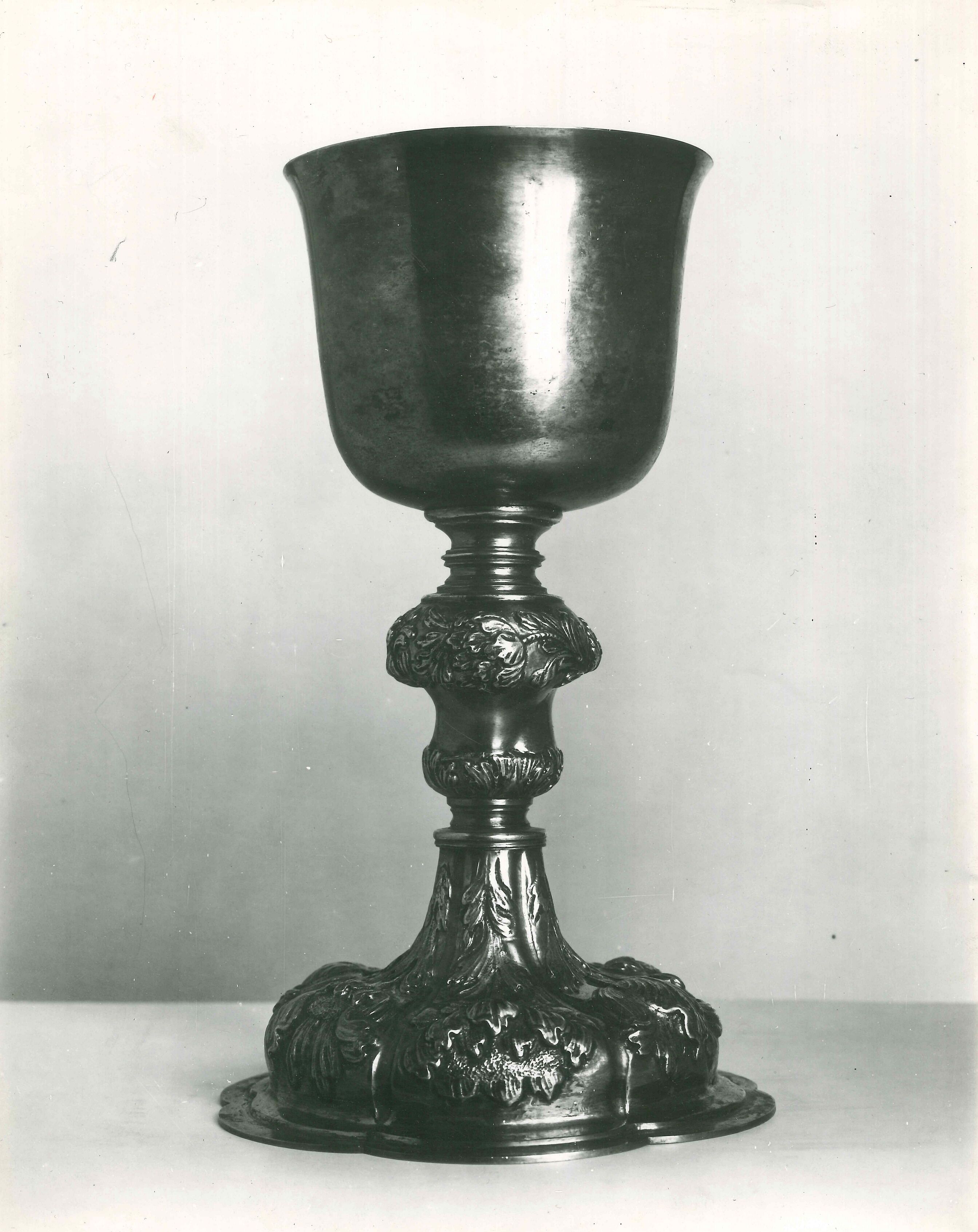 Vladimir Tkalčić, Zagreb - Zagrebačka katedrala - Kalež od srebra, pozlaćen, baroknog oblika (oko 1700. godine)