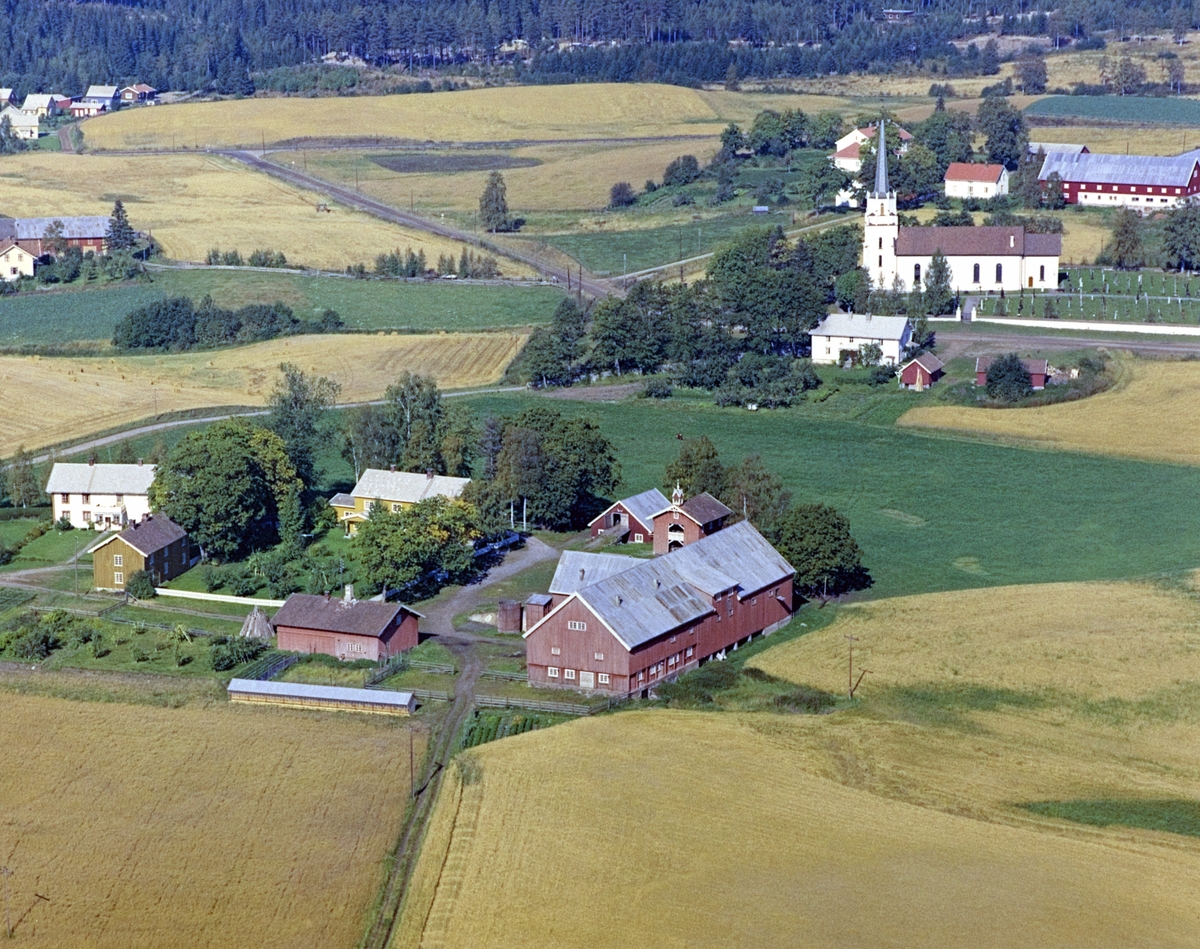 Widerøes Flyveselskap A/S, LØTEN KIRKE. FLYFOTO. NORDERHAUG ØSTRE