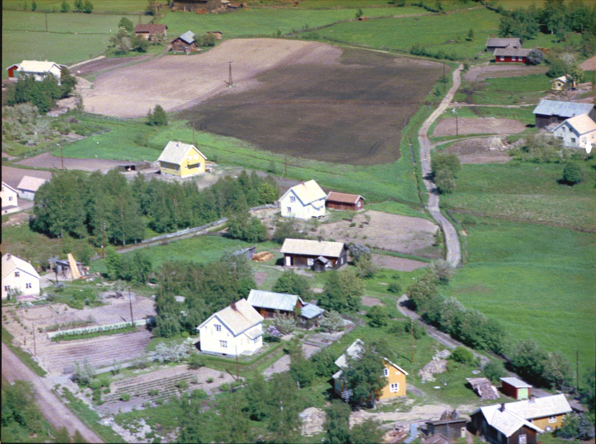 Widerøes Flyveselskap A/S, FLYFOTO BOLIGBEBYGGELSE I BEKKELAGET, VESTBY, KRONBY, NORDBY