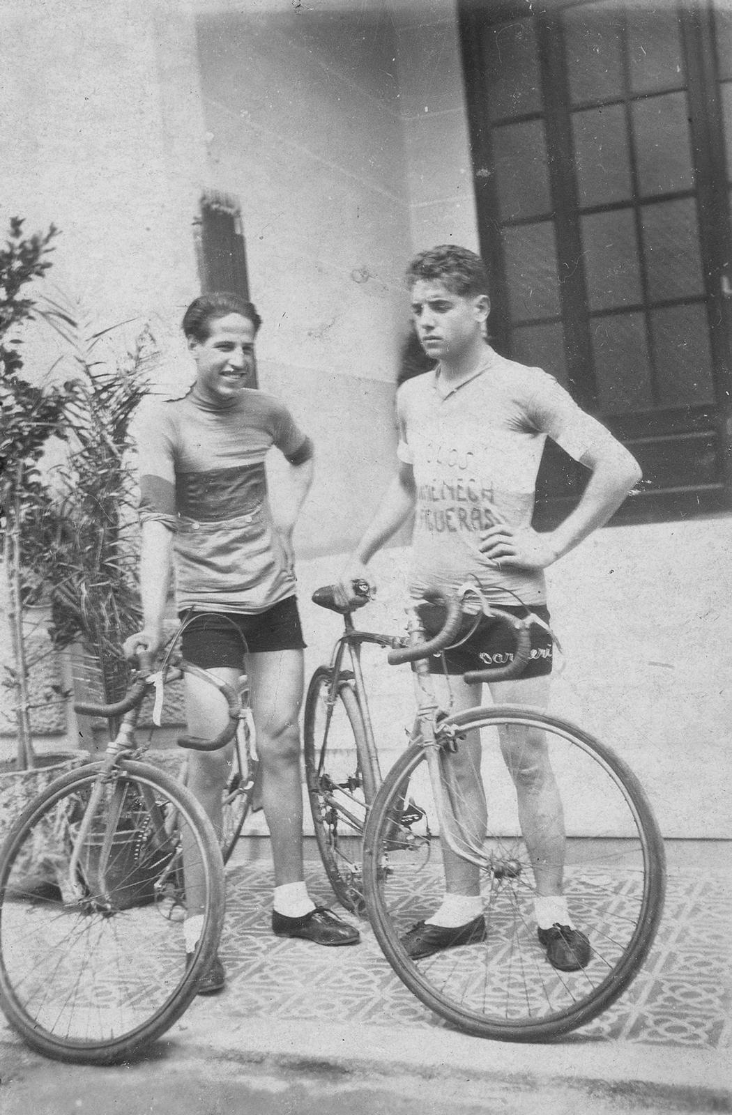 Desconegut, [Portrait of two cyclists]