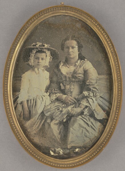 Unknown, [Portrait of a daughter with her mother]