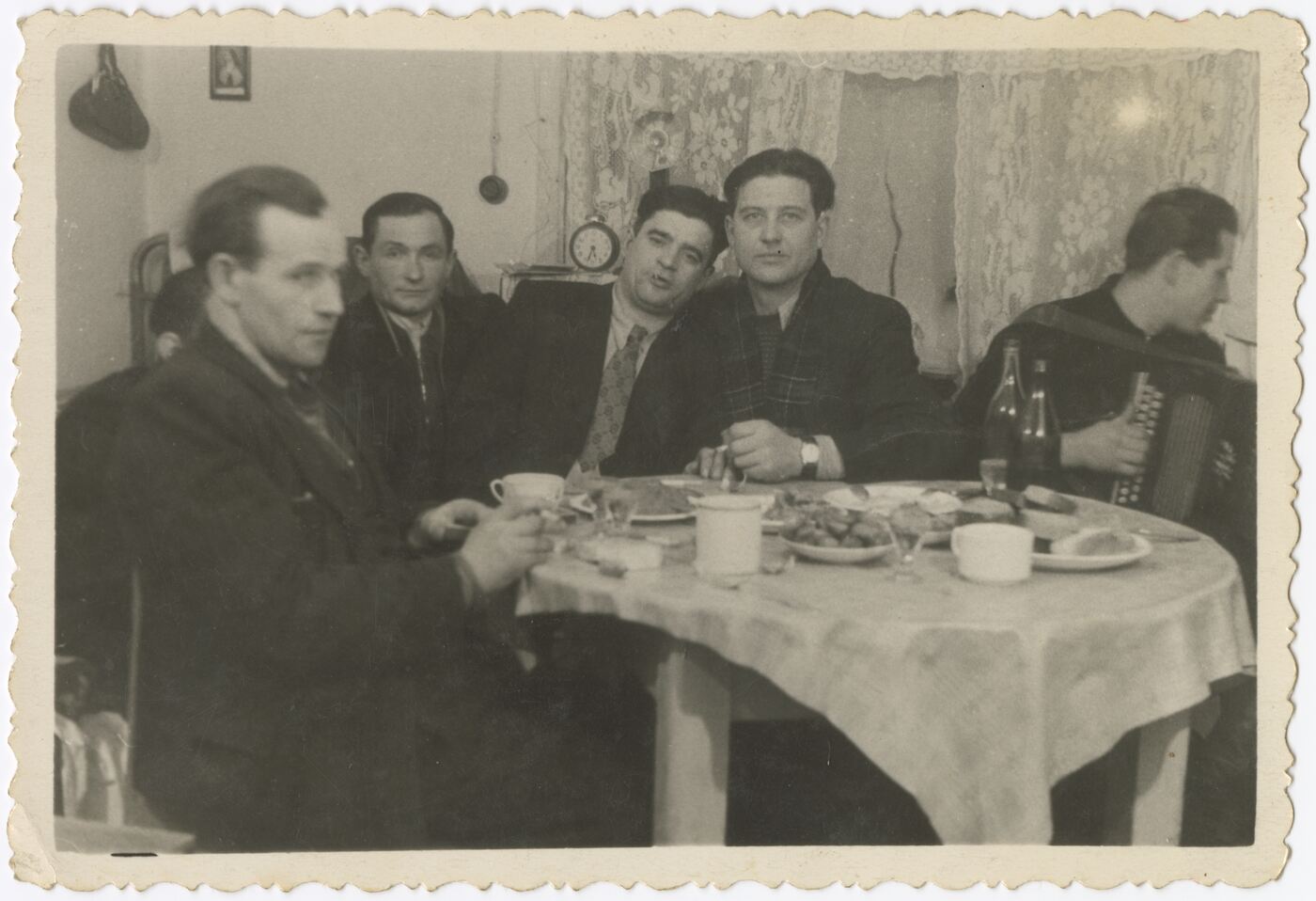 Nežinomas autorius, Lietuviai politiniai kaliniai švenčia