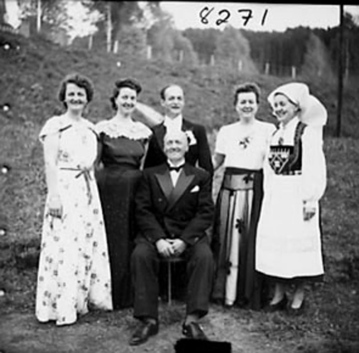 Anno Domkirkeodden, GRUPPE 6, BRYLLUPSGJESTER, HALVARD BRYN GIFTER SEG EMD DATTER AV KRISTIAN FJELD, STATSRÅD OG ORDFØRER