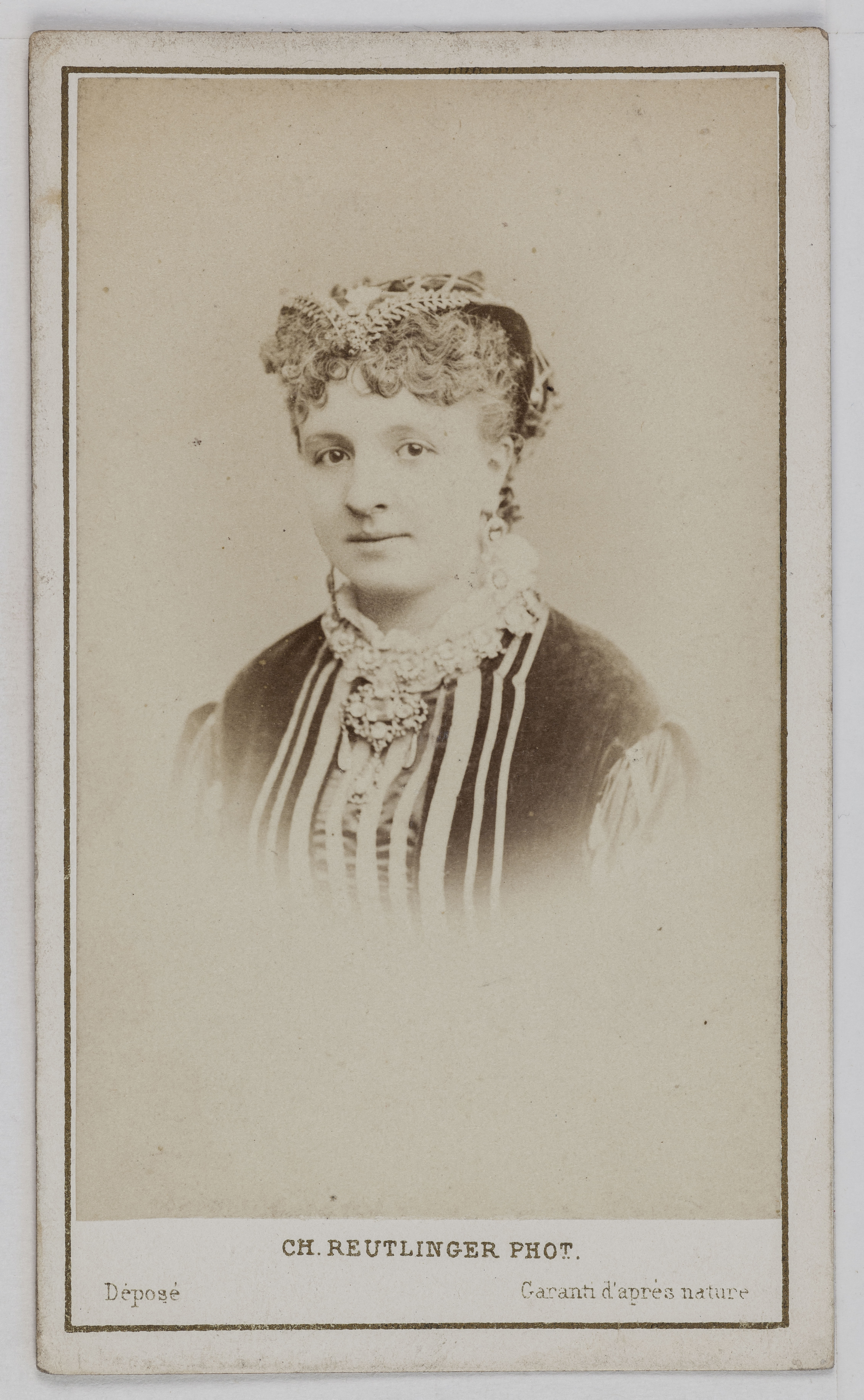 Charles Reutlinger, Portrait d'Hélène Verdier, actrice au Théâtre de la Gaîté en 1867, au Théâtre de la Porte Saint-Martin et au Théâtre de l'Ambigu-Comique.