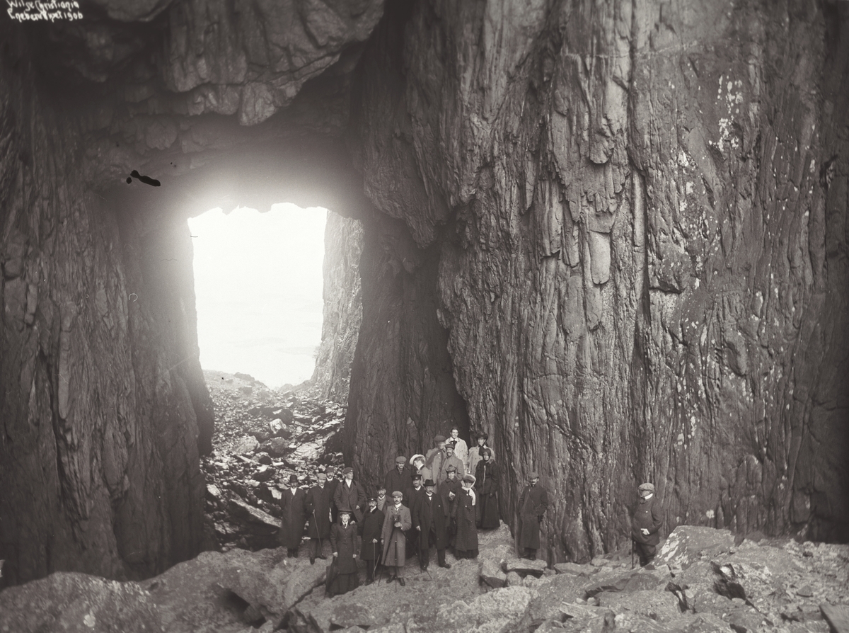Anders Beer Wilse, Prot: Torghatten - Gruppe i Hullet 1/7 1906