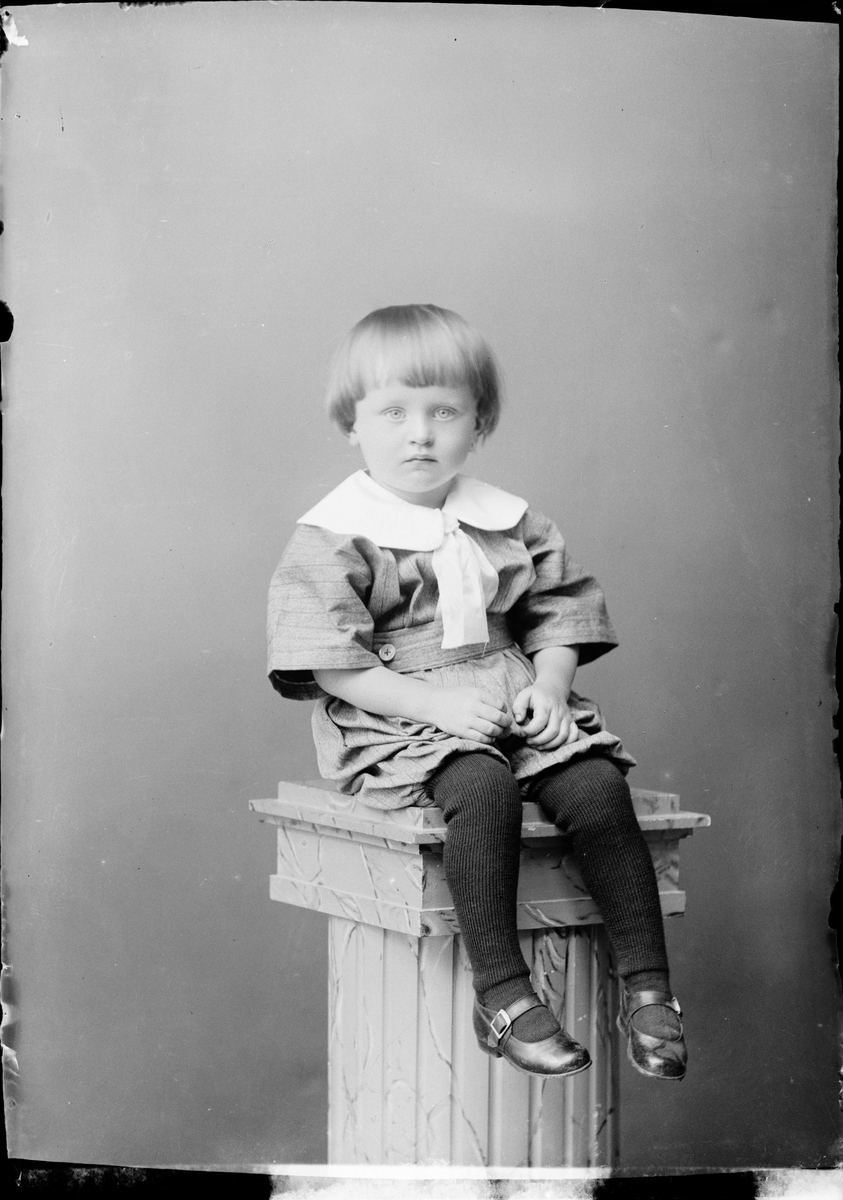 Skötsner-Edhlund, Ateljé Portrait - Gunnar Larsson’s Boy from Wäddika, Uppland