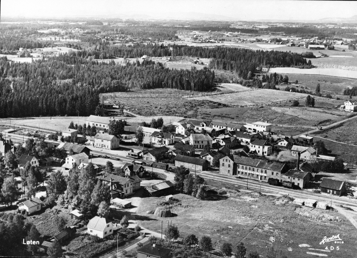 Anno Domkirkeodden, POSTKORT. FLYFOTO OVER LØTEN SENTRUM