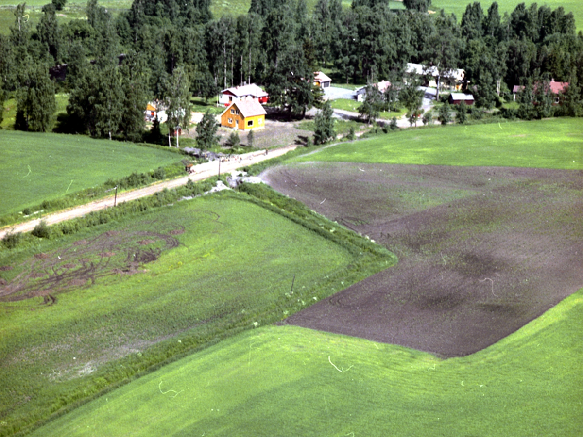Widerøes Flyveselskap A/S, FLYFOTO FORAN NYMOEN 212-43, ILSENG