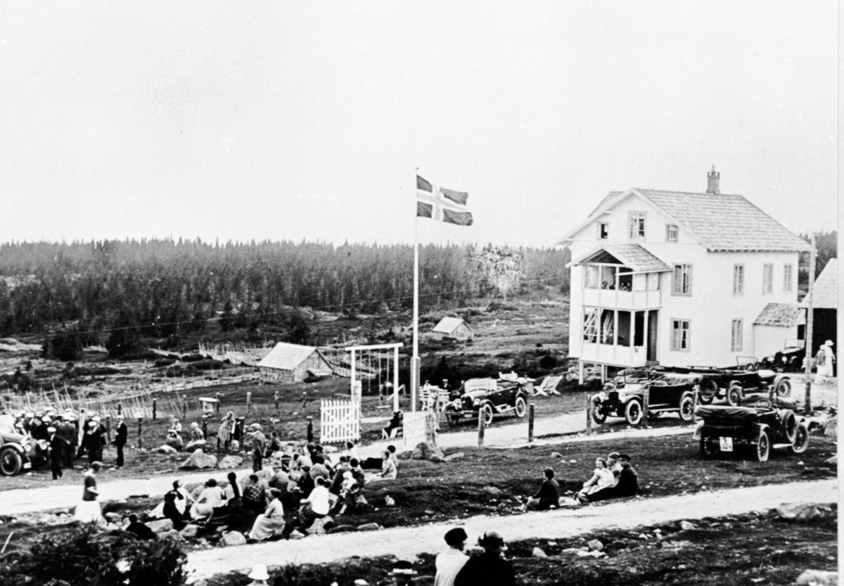 Anno Domkirkeodden, Eksterirø, Halla hotell, Sjusjøen, Brøttum Musikkforening på uflukt, biler.
