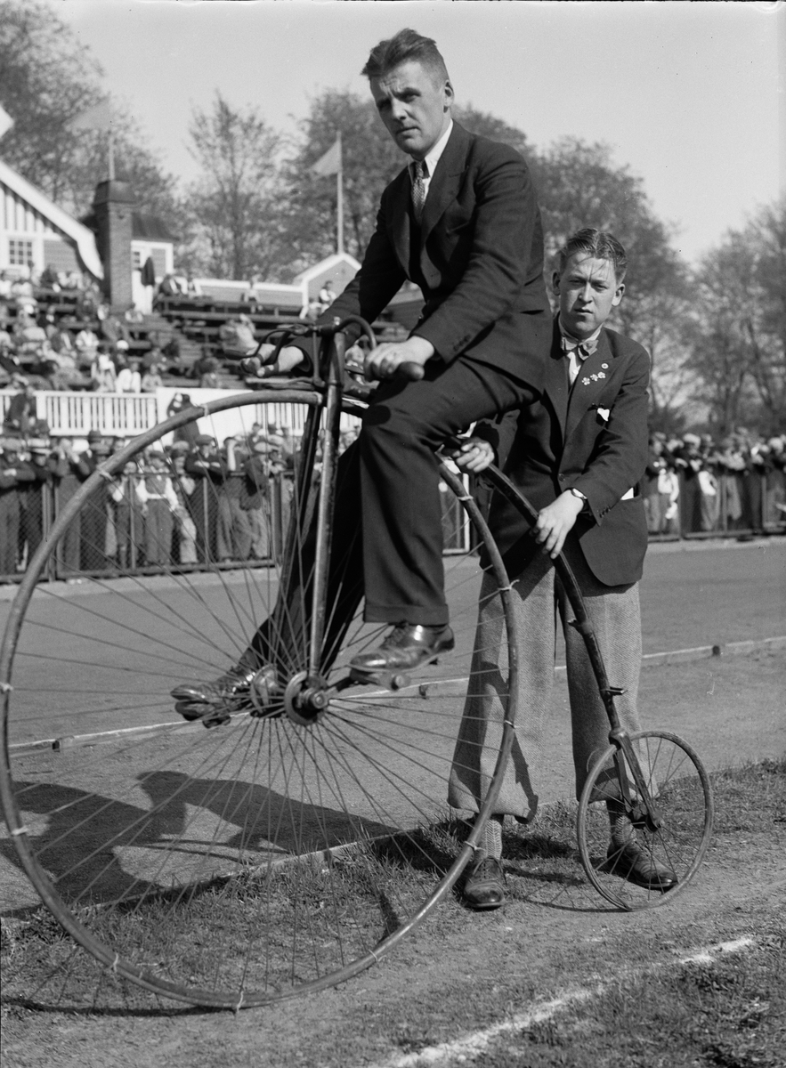 Paul Sandberg, Cyklist på höghjuling, uppvisning på Studenternas Idrottsplats under Svenska cykelveckan