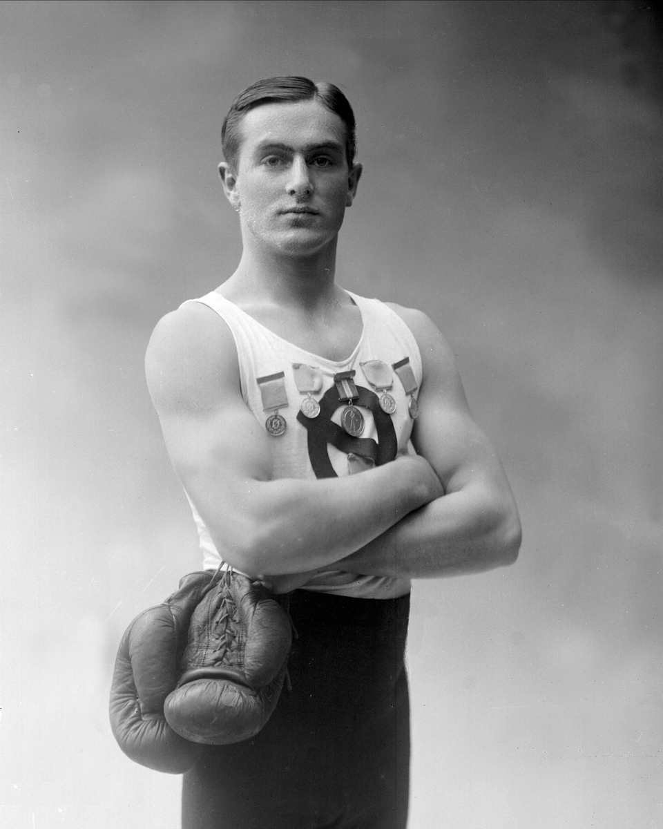 Gustav Borgen, Portrett, bokser i positur. Idrætsforeningen Ørnulf.