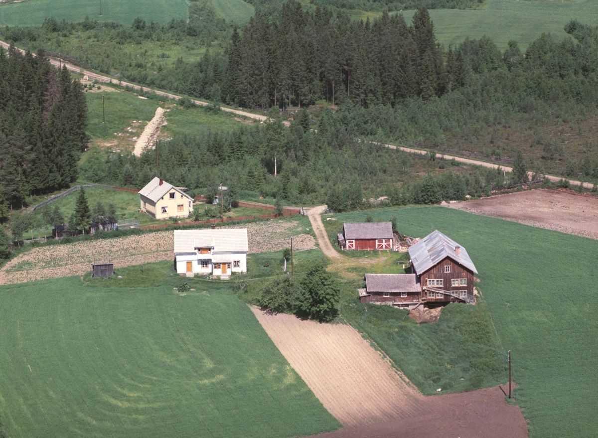 Widerøes Flyveselskap A/S, FLYFOTO TOMSRØNNINGEN GARD