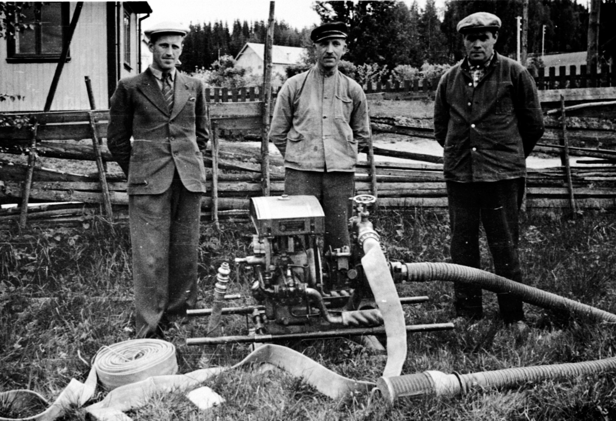 Anno Domkirkeodden, Brannmannskap i Gaupen med den første bærbare motorsprøyte, eid av Ringsaker Brandkasse.